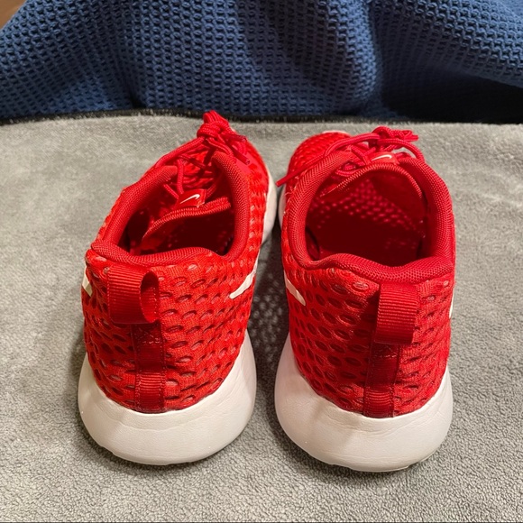 Nike Roshe One :: Size 6 Youth (Women’s 7.5) :: Red/White - Picture 4 of 5